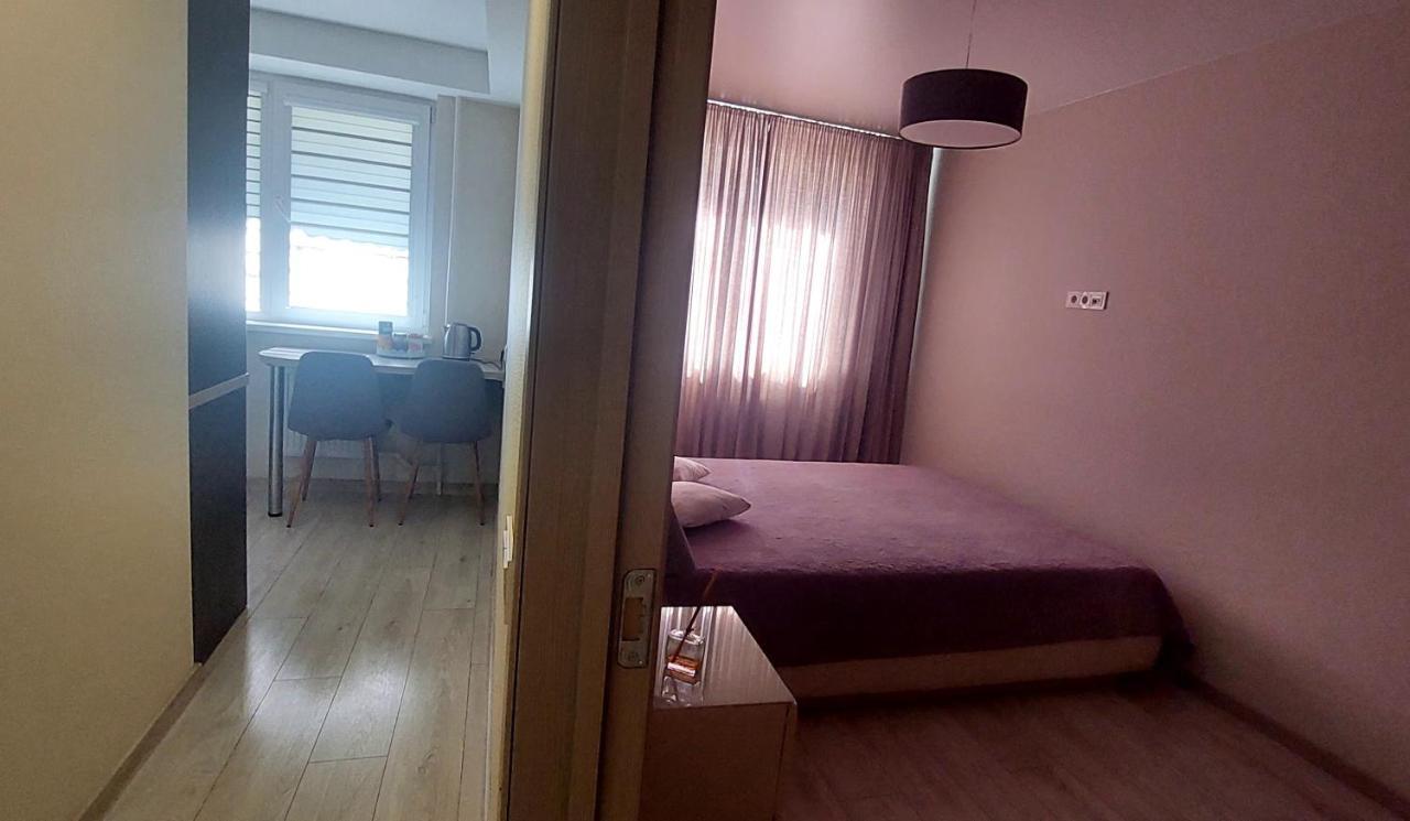 Apartment Next To Cathedral Of Saints Peter & Paul Šiauliai Exterior foto